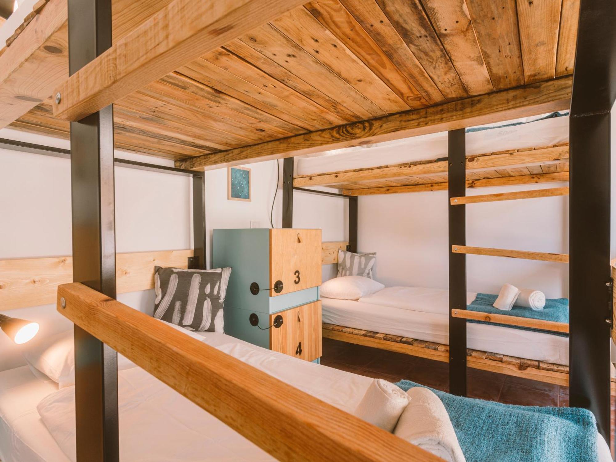 Cliff Surf House Hostel A dos Cunhados Buitenkant foto