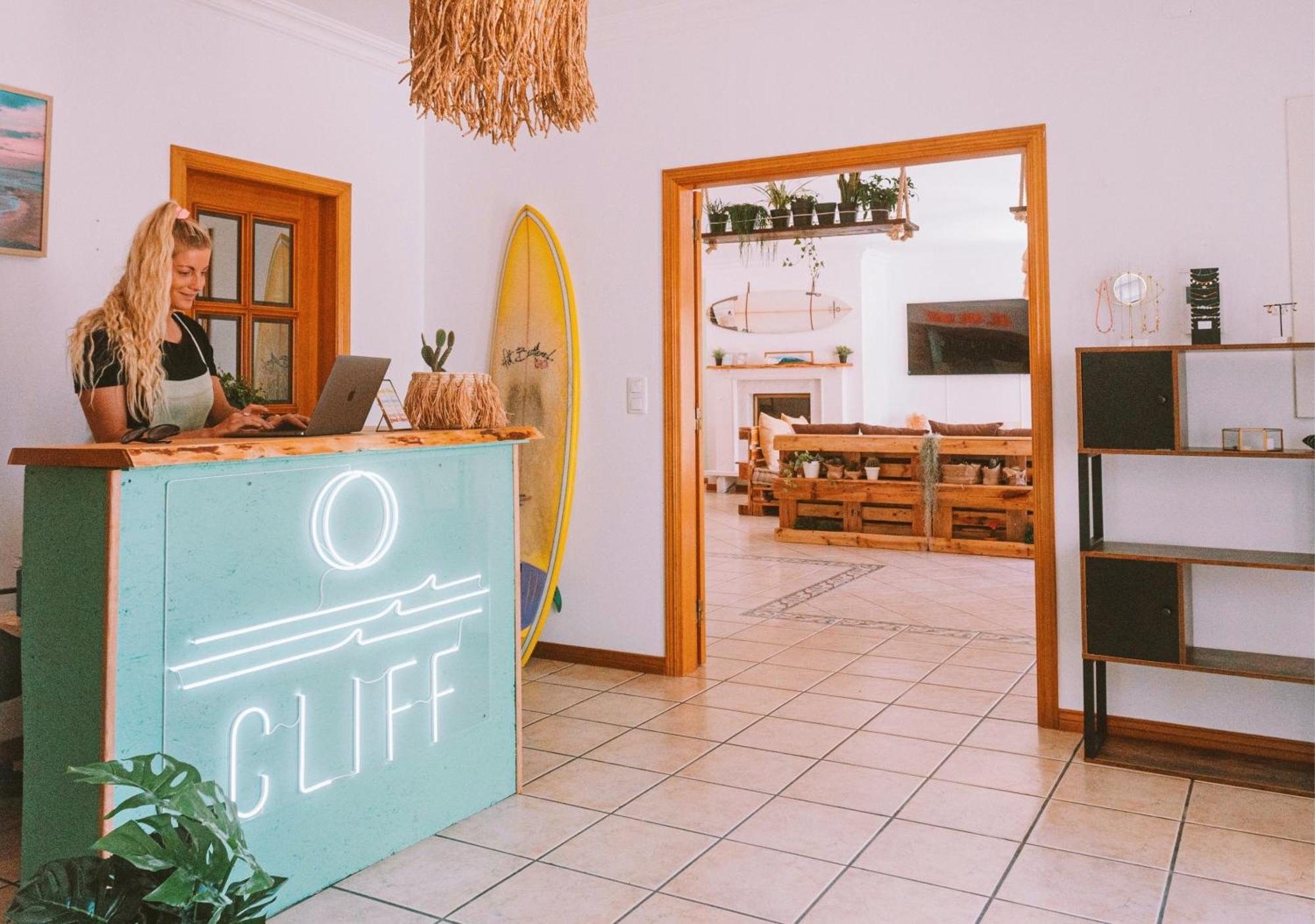 Cliff Surf House Hostel A dos Cunhados Buitenkant foto