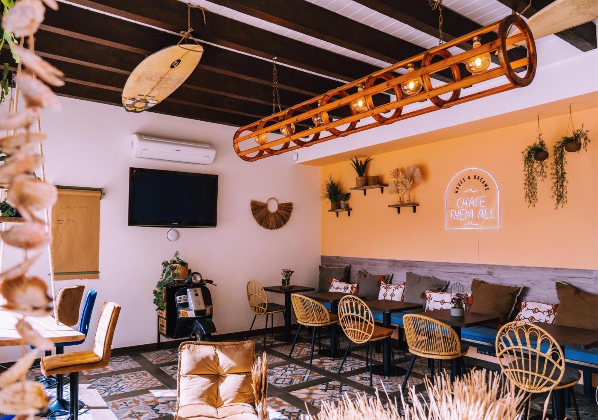 Cliff Surf House Hostel A dos Cunhados Buitenkant foto